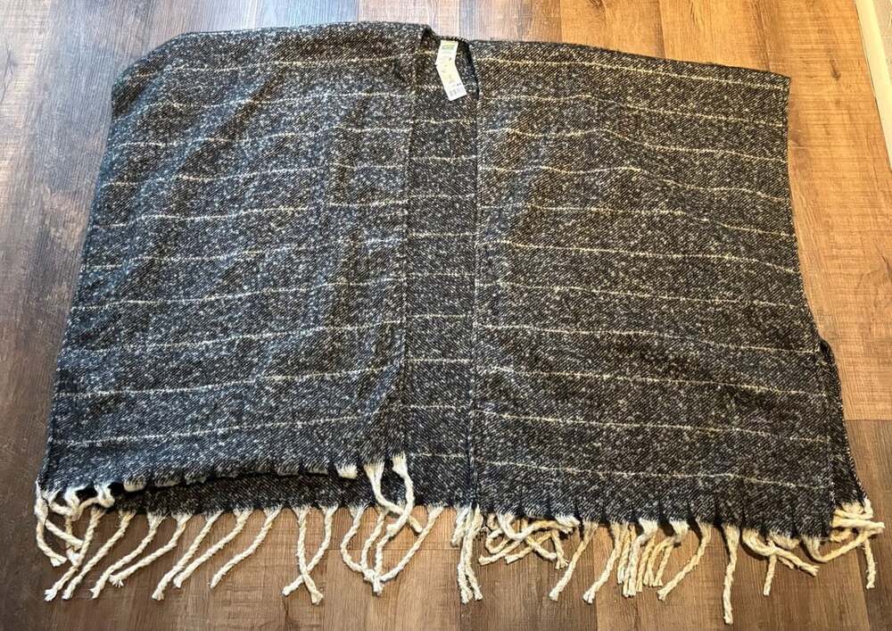 Woolrich Blanket Wrap Poncho Fringe Black Plaid One Size - Picture 2 of 3